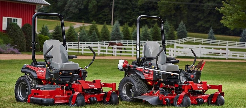 Toro-Titan-HD-Commercial-Zero-Turn-Mowers-Display-960w